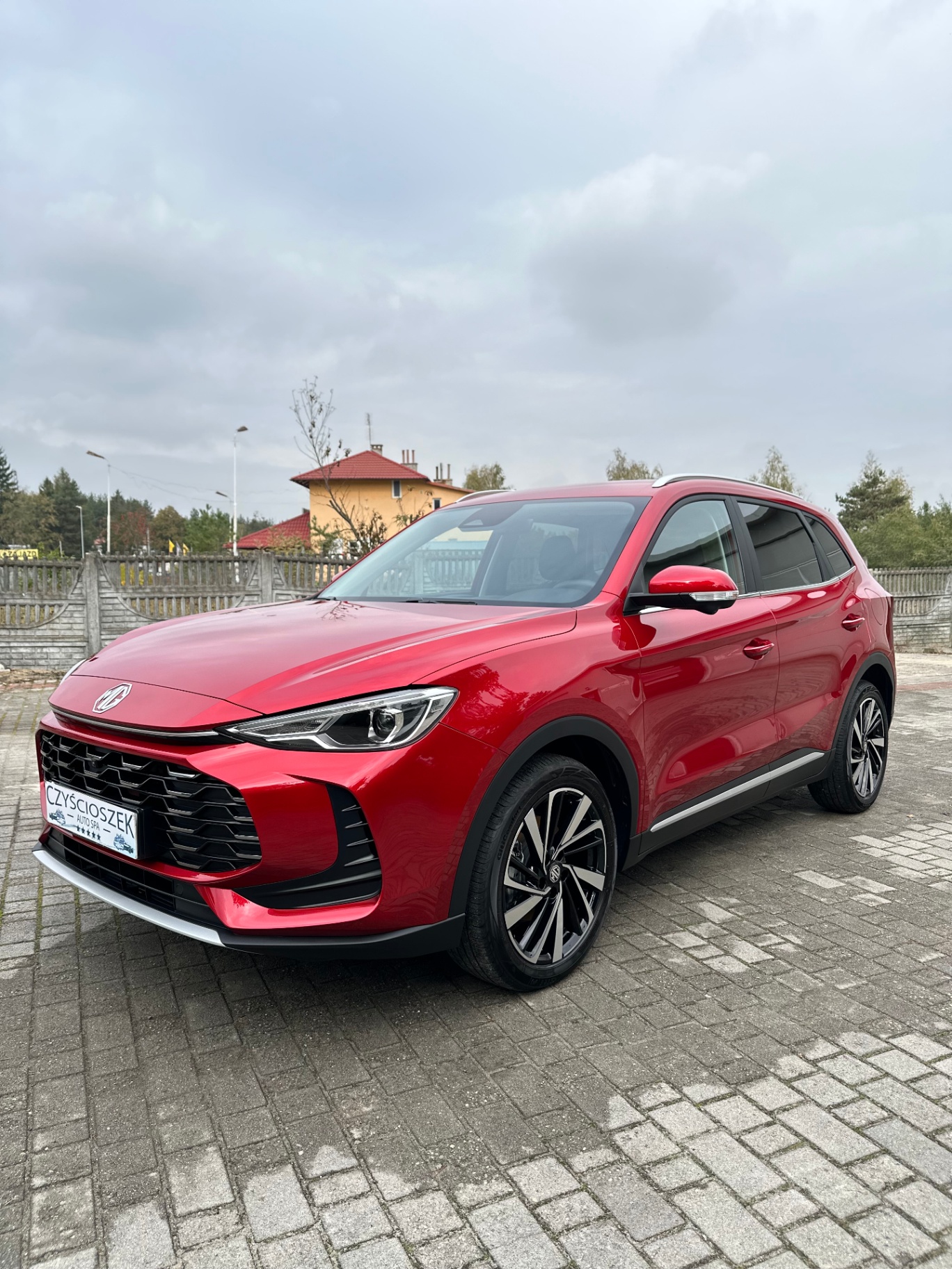 MG ZS - lewy bok 3/4